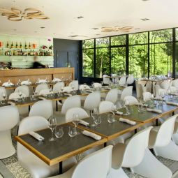 Salle du petit-déjeuner située dans le restaurant L'Orangerie du Château Inter Hotel Fotos