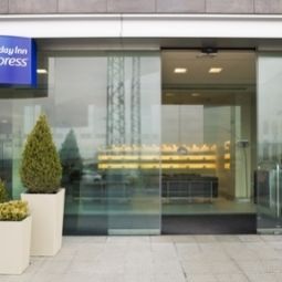 Exterior view Holiday Inn Express PAMPLONA Fotos