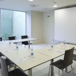 Conference room Holiday Inn Express PAMPLONA Fotos