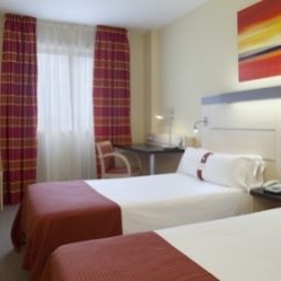 Room Holiday Inn Express PAMPLONA Fotos