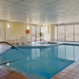 Piscine Quality Inn & Suites Airport Fotos