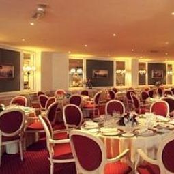 Salle du petit-déjeuner située dans le restaurant Grand Hotel Barone di Sassj Fotos