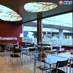 Breakfast room within restaurant DASBREITEHOTEL Fotos