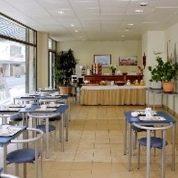 Sala de desayuno en el restaurante Appart City Lannion Residence Hoteliere Fotos