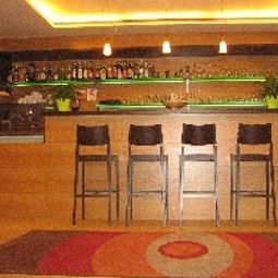 Бар Schlosshof Resort Hotel & Camping Fotos
