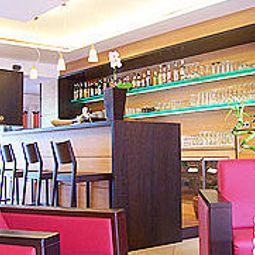 Бар Schlosshof Resort Hotel & Camping Fotos