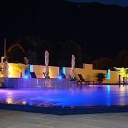 Бассейн Schlosshof Resort Hotel & Camping Fotos
