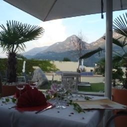 Терраса Schlosshof Resort Hotel & Camping Fotos