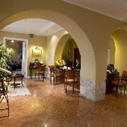 Hall Leopolis Fotos
