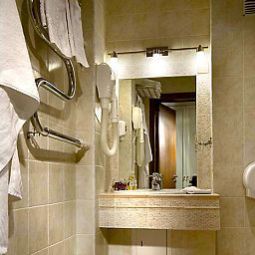 Bathroom Brothers Karamazov Fotos