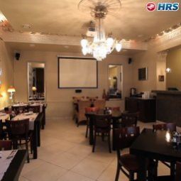 Breakfast room within restaurant Brothers Karamazov Fotos