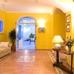 Hall Bougainville Fotos