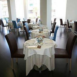 Salle du petit-déjeuner située dans le restaurant Mioni Royal San Fotos