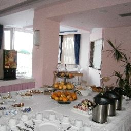 Sala śniadaniowa w restauracji Neva Fotos
