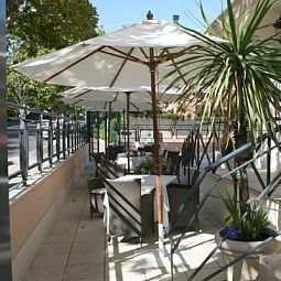 Фасад A&H Suites Madrid Fotos