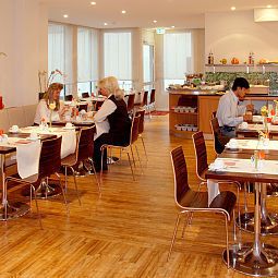 Sala de desayuno en el restaurante Leonardo Frankfurt City Center Fotos