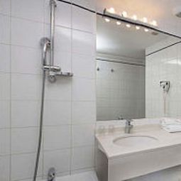 Bathroom Ours Blanc Centre Fotos