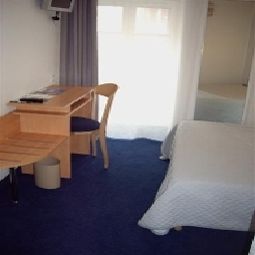 Room Ours Blanc Centre Fotos