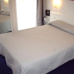 Room Ours Blanc Centre Fotos