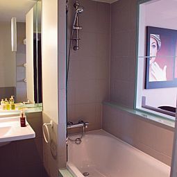 Bathroom Only Suites CDG Fotos