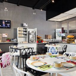 Frühstücksraum im Restaurant ibis Styles Blois Centre Gare (ex all seasons) Fotos