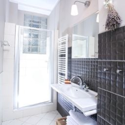 Bathroom Antique Apartments Fotos