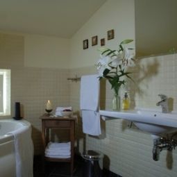 Bathroom Antique Apartments Fotos
