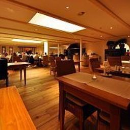 Salle du petit-déjeuner située dans le restaurant Parkhotel Langenthal Fotos