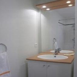 Salle de bains Cerise Nantes Atlantis Résidence de Tourisme Fotos