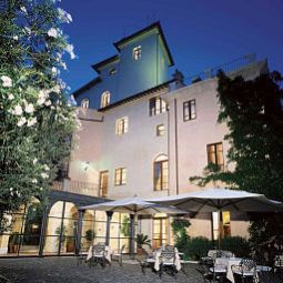 Le Relais Falisco Symboles de France Civita Castellana 