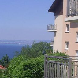 Фасад Zenitude hôtel résidences Les terrasses du Lac Fotos