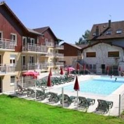 Бассейн Zenitude hôtel résidences Les terrasses du Lac Fotos