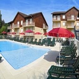 Бассейн Zenitude hôtel résidences Les terrasses du Lac Fotos