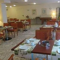 Sala de desayuno en el restaurante Kölner Hof Fotos