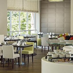 Salle du petit-déjeuner située dans le restaurant Swissotel Fotos