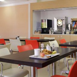 Breakfast room within restaurant ibis Southampton Centre Fotos