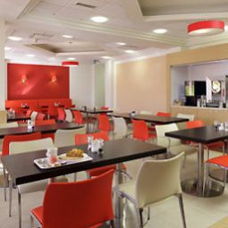 Breakfast room within restaurant ibis Southampton Centre Fotos