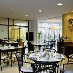 Sala colazione nel ristorante Mercure Niteroi Orizzonte Fotos