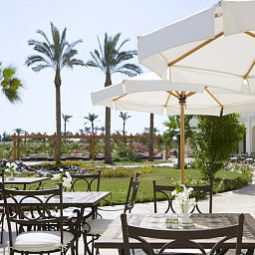Терраса Steigenberger Al Dau Beach Hotel Fotos