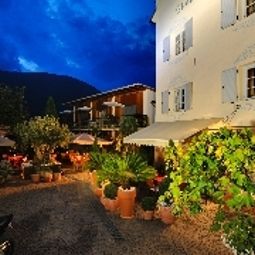 Vista esterna HOTEL TRAUBE An d.Bischofgärten Fotos