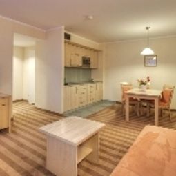 Familienzimmer Apartamenty Zgoda Warszawa by DeSilva Fotos
