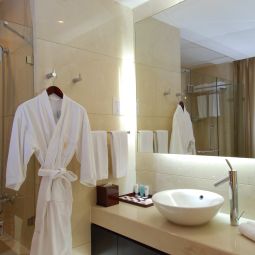 Cuarto de baño Golden Tulip Ashar Suites Shanghai Central Fotos