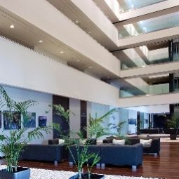Hall Diagonal Plaza Fotos