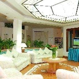 Hall Stefania Fotos