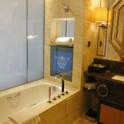 Bathroom Wyndham Grand Plaza Royale Oriental Fotos