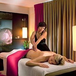 Тренажерный зал Renaissance Paris Arc de Triomphe Hotel Fotos