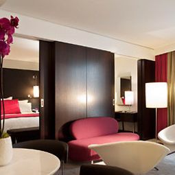 Номер Renaissance Paris Arc de Triomphe Hotel Fotos