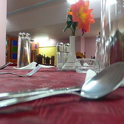 Salle du petit-déjeuner située dans le restaurant Ma'alla Plaza Suites & Trade Center Fotos