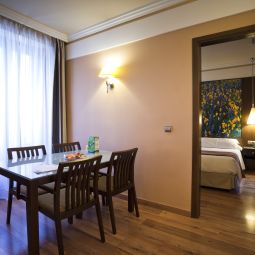 Außenansicht Suites Gran Via 44 Fotos