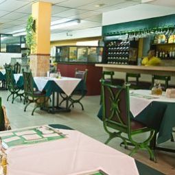 Sala de desayuno en el restaurante Benidorm Fotos